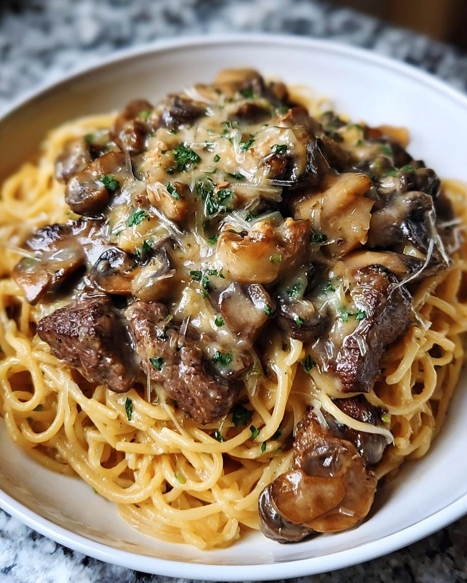 Steak Spaghetti with Mushrooms and Onions in Cream Sauce - detail 1